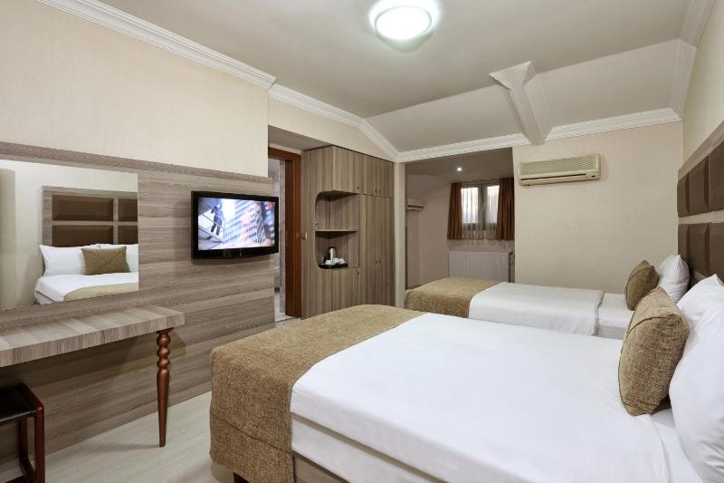 Standard Family Room image 1