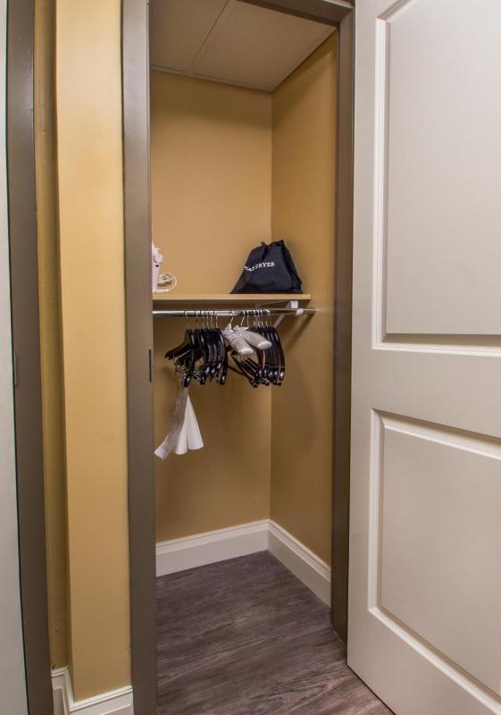 Queen Room with Two Queen Beds - Disability Access image 2