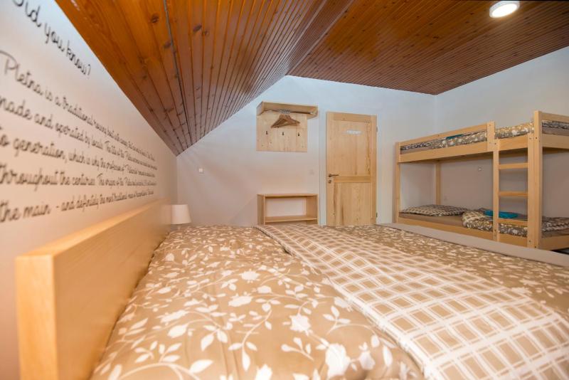Double Room with Balcony and Shared Bathroom image 2