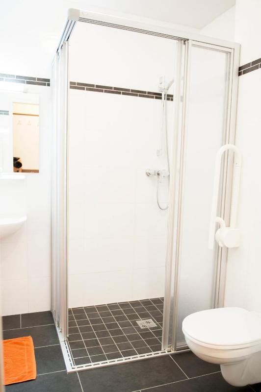 Budget Double Room image 3