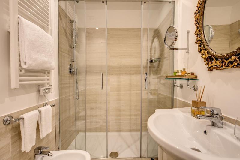 Deluxe Suite image 2