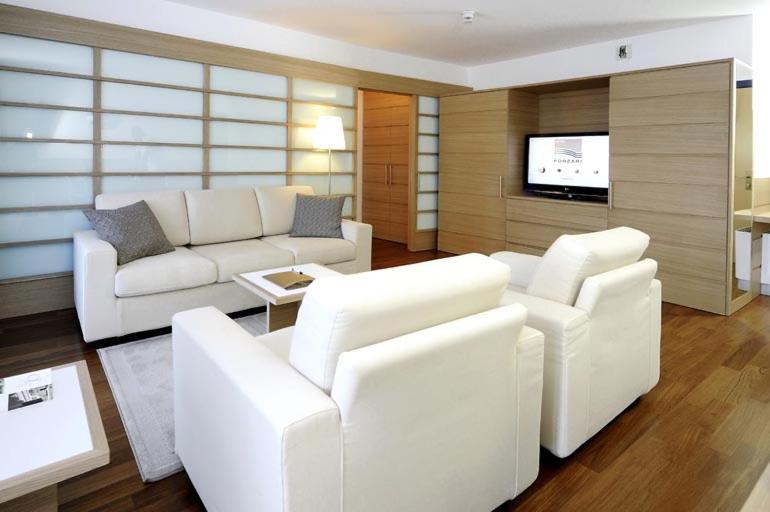 Suite with Sea View image 2