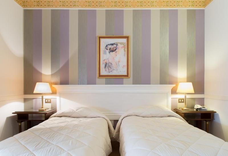 Superior Double Room with Balcony and View image 4