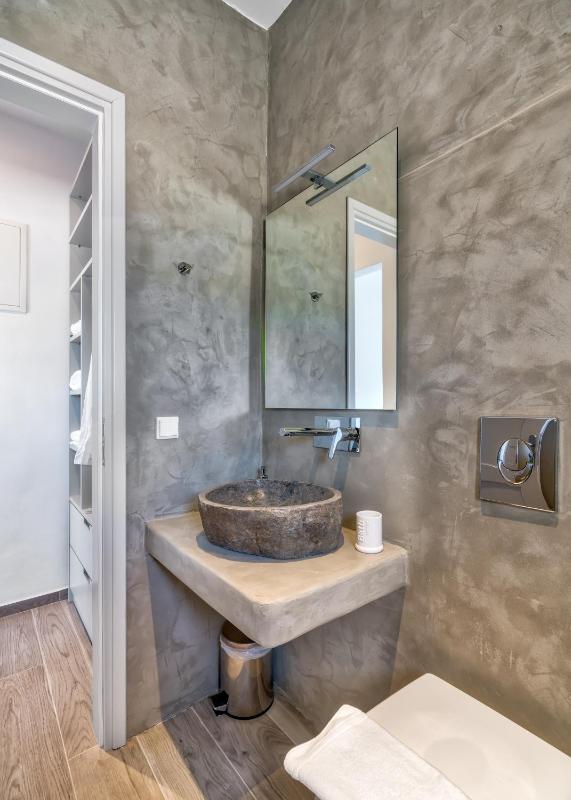 Standard Double Room image 4