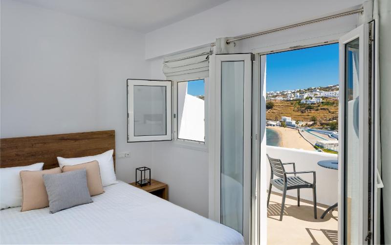 Double Room with Balcony and Sea View image 1