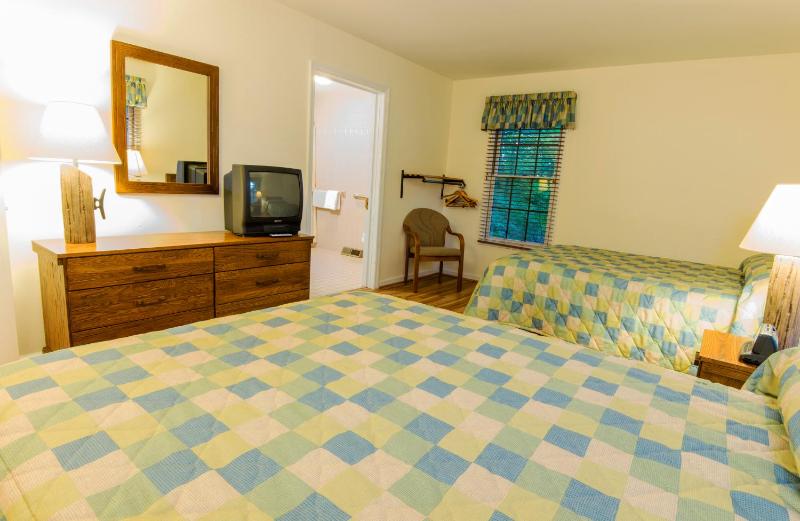 Two-Bedroom Deluxe Cottage ADA image 4