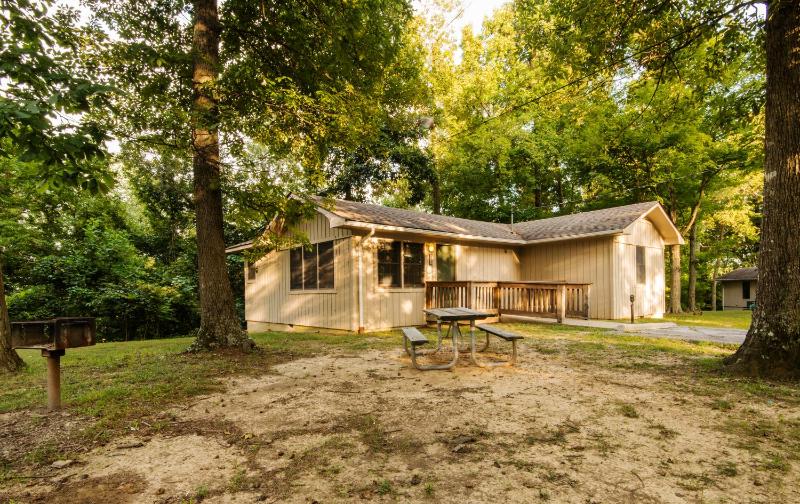 Two-Bedroom Standard Cottage with Two Baths image 1