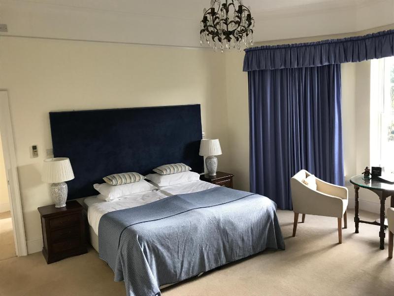 Deluxe Double Room with Bath image 2