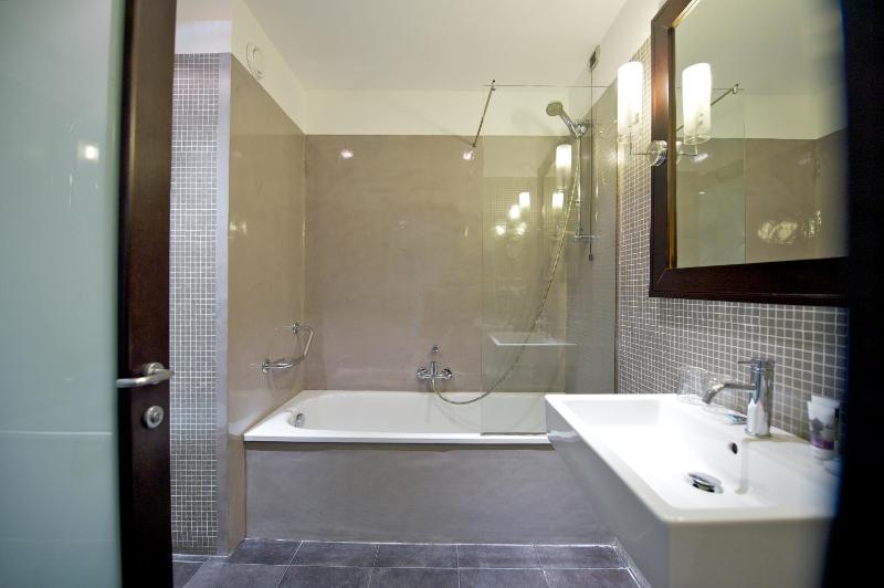 Standard Twin Room image 2