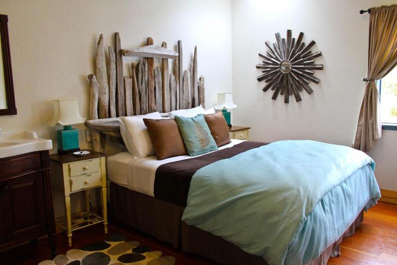 Queen Room image 2