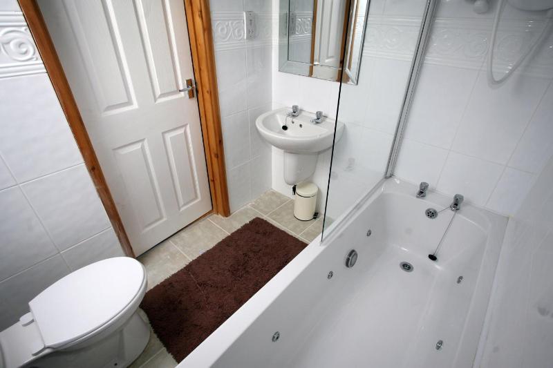Single Room image 3