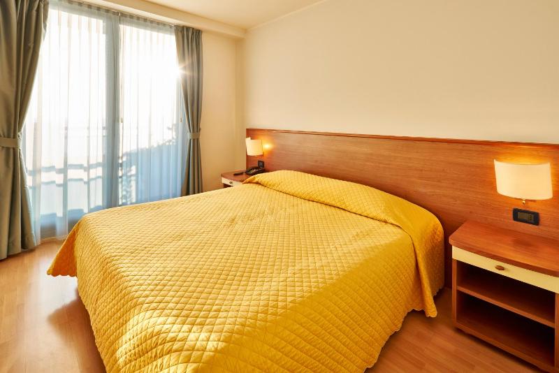 Double Room image 3