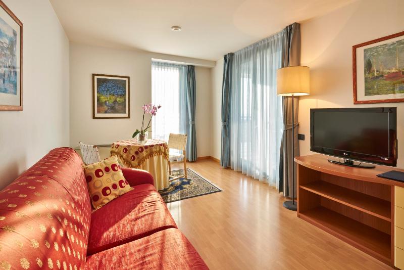 Superior Suite with Sea View image 3