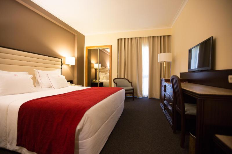 Standard Double Room image 3