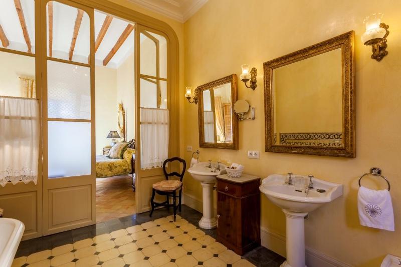 Junior Suite with Mountain View image 4
