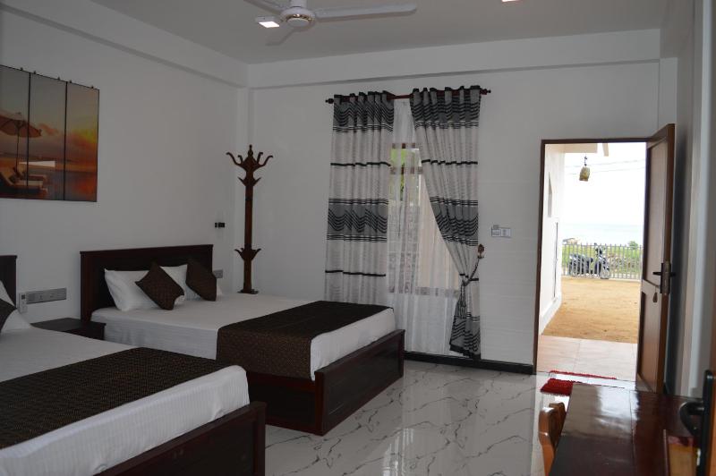 Blue Wings Beach Hotel - image 7