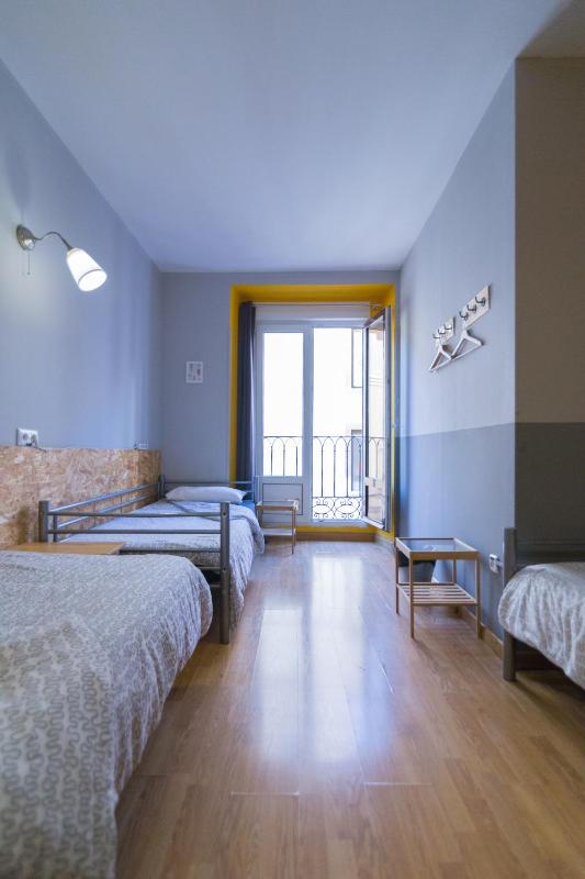 3-bed dormitory room image 1