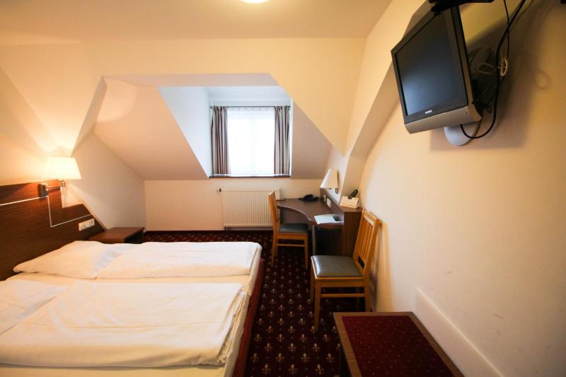 Single Room image 3