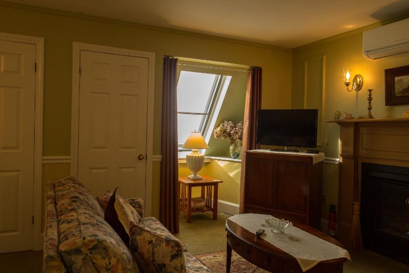 King Suite with Fireplace image 2