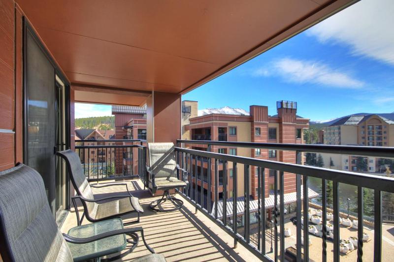 One-Bedroom Apartment image 3