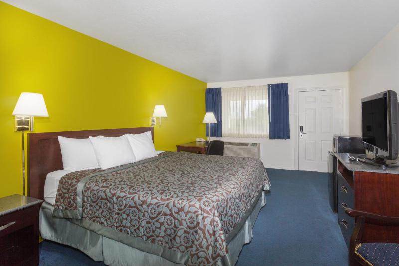 King Room - Non-Smoking image 3