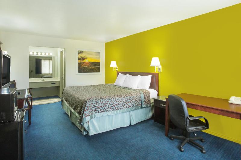 King Room - Non-Smoking image 2