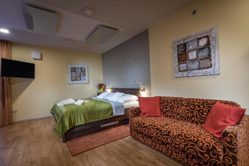 Studio Apartment image 2
