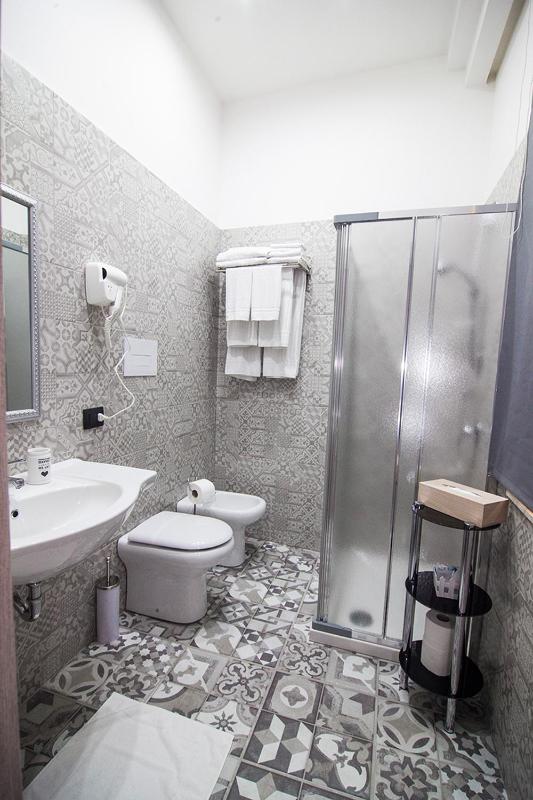 Quadruple Room image 4