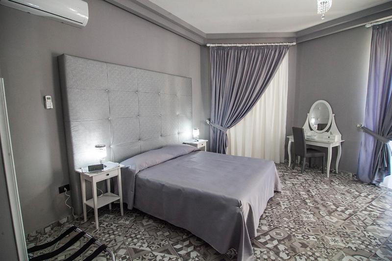 Quadruple Room image 3