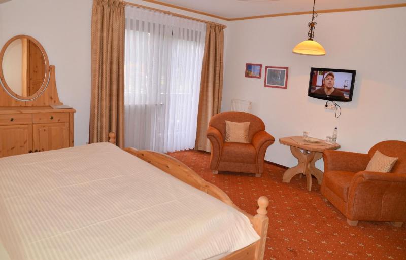 Double Room image 3