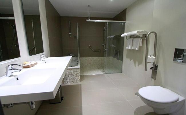 Double Room - Disability Access image 4
