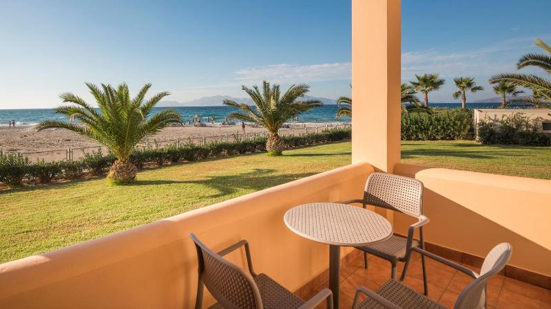 Double or Twin Room with Sea View image 2