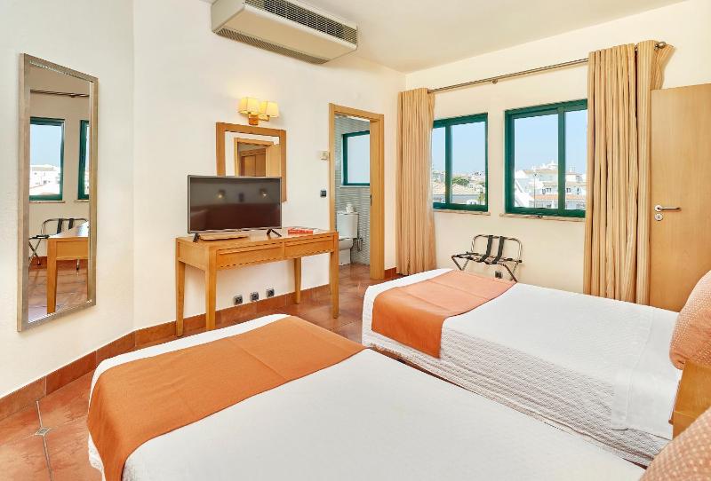 Oceanus Aparthotel - image 7