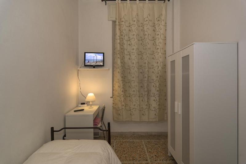 Single Room image 1