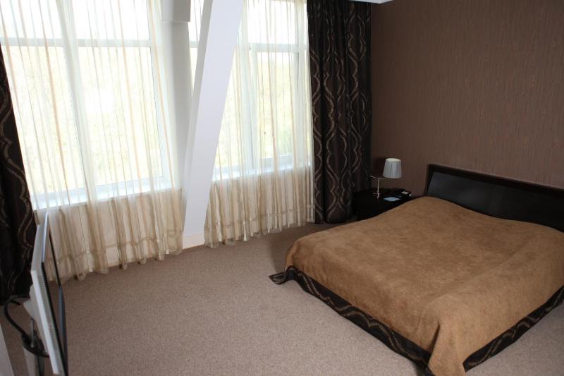 Standard Double Room image 3