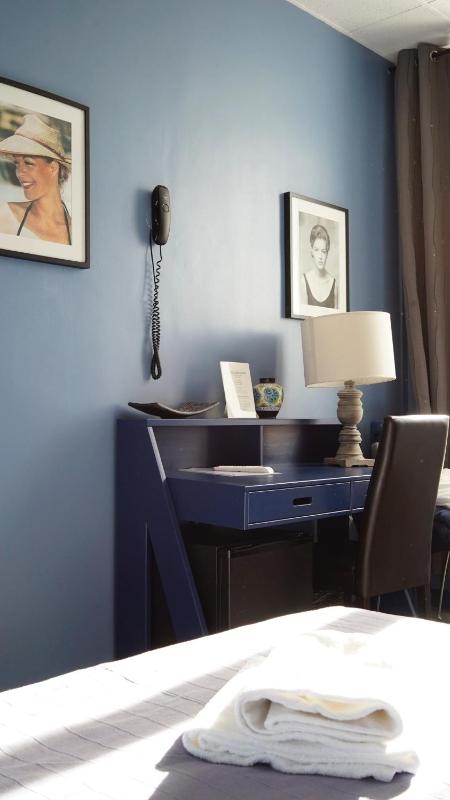 Double Room image 3