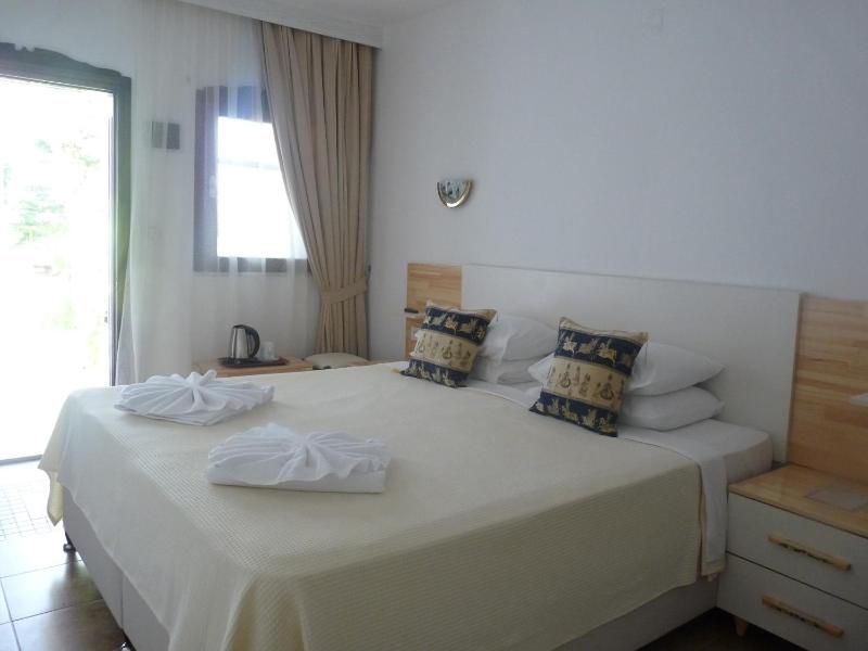 Double Room image 3