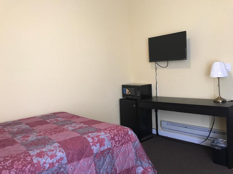 Budget Double Room image 2