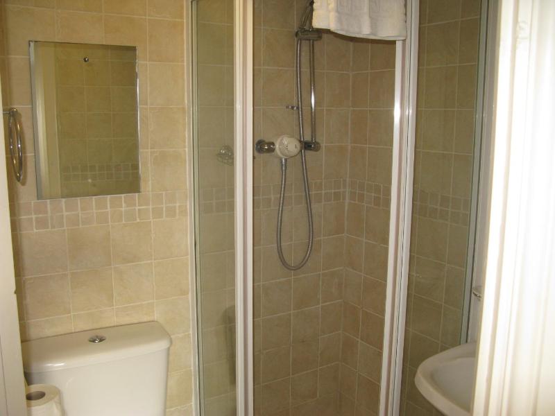 Twin Room Bed and Breakfast image 4