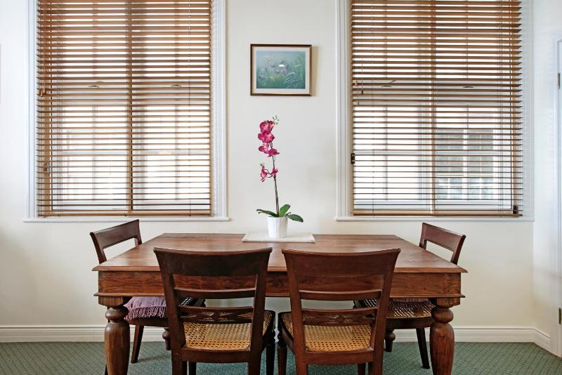 Rothbury Hotel - image 2