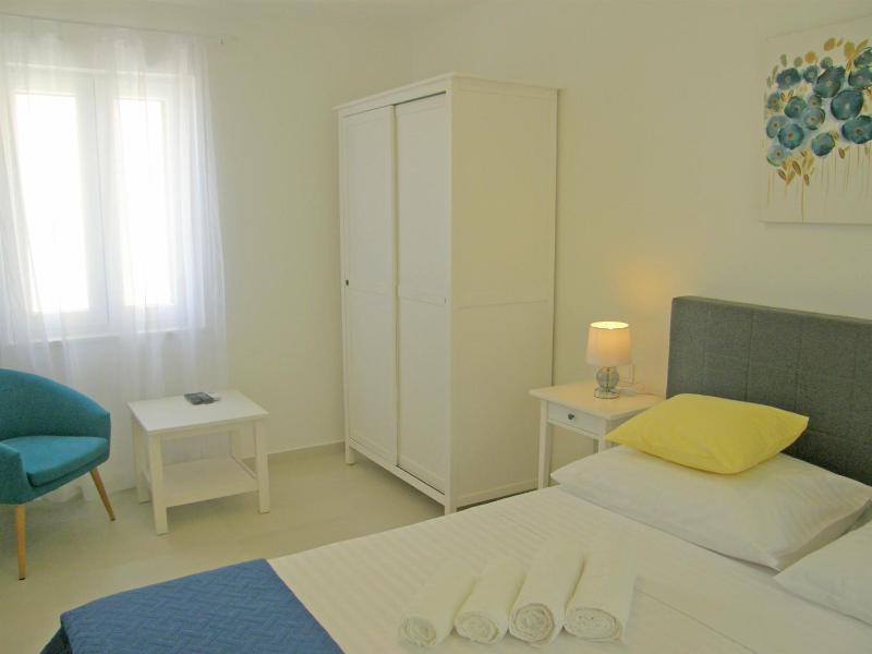 One-Bedroom Apartment image 3
