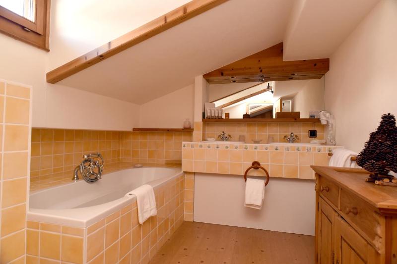 Economy Double Room image 2