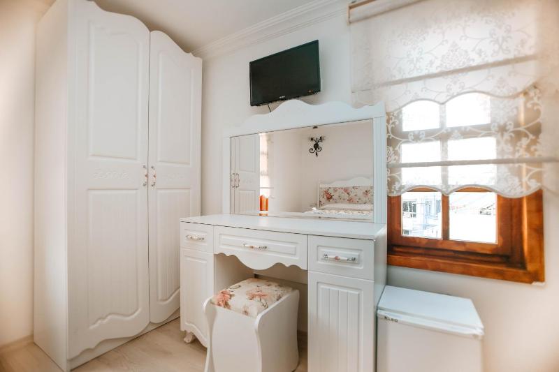 Standard Double Room image 2