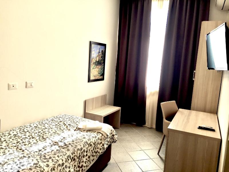 Academy Hotel - image 27