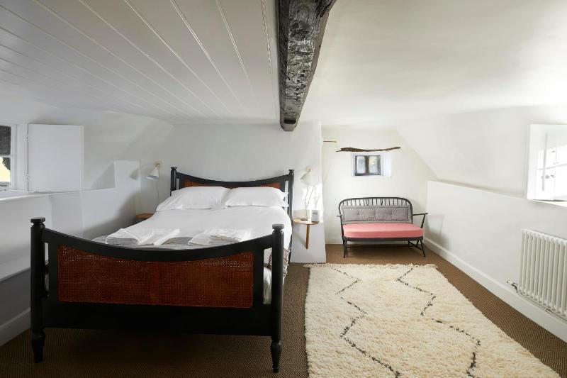 Double Room image 3