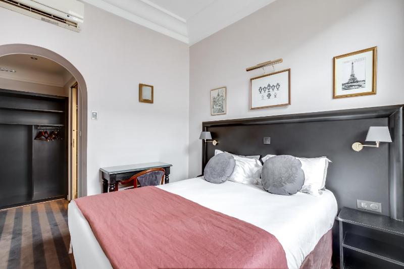 Double Room image 3