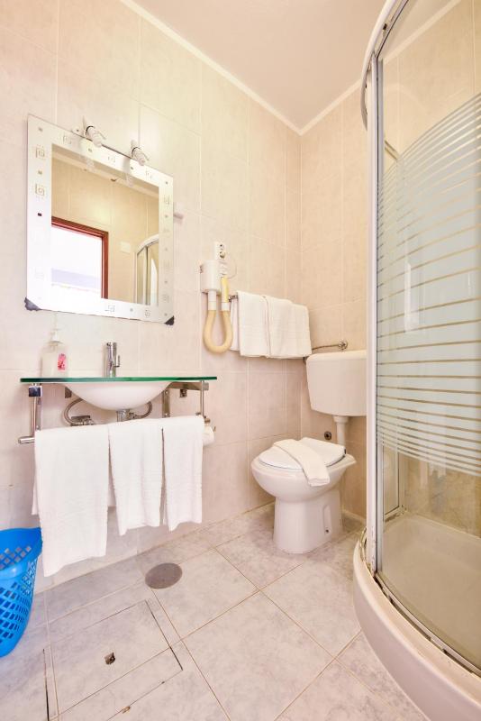 Quadruple Room image 3