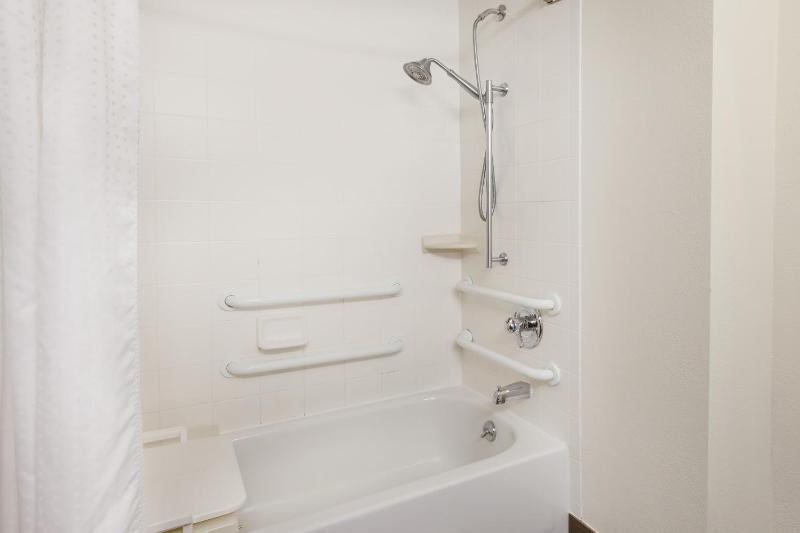 Queen Room with Roll-In Shower - Mobility Accessible/Non-Smoking image 1