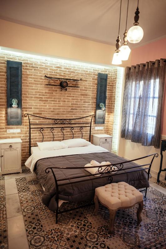 Standard Double Room with City View- Building B image 4