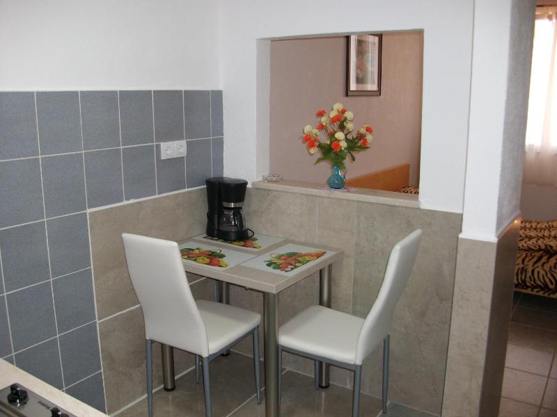 Standard Triple Studio image 2